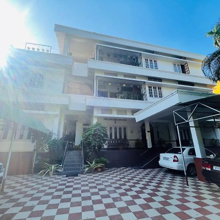 The Choudhury Manor Homestay Guwahati Exterior foto